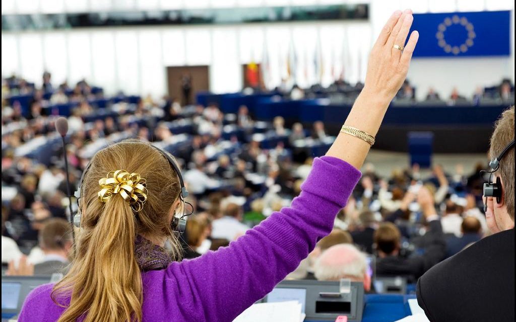 Az EP megszüntetné az egyhangú döntéshozatalt a jogállamisági vitában
