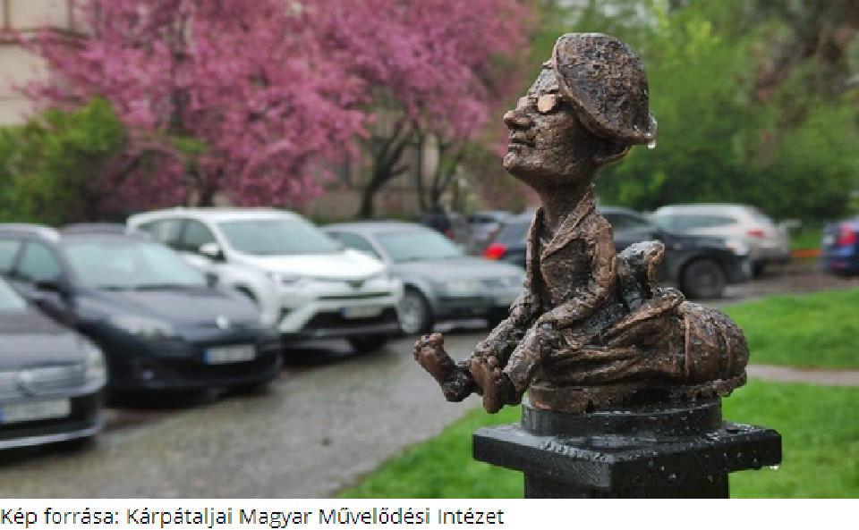 Bódi László, “Cipő” szobrával bővült Ungvár miniszobrainak sora