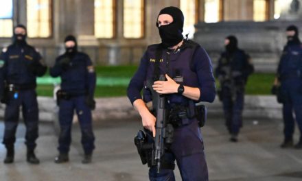 Az osztrák TEK őrzi az iszlamisták célkeresztjébe került bevándorlásügyi minisztert