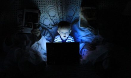 Unicef: a gyermekeknek nem árt a pornó