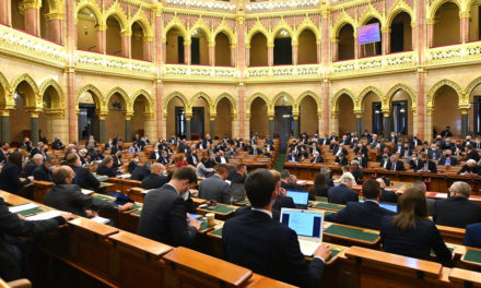 Parlament: meghosszabbították a rendkívüli jogrendet, elfogadták az új civiltörvényt
