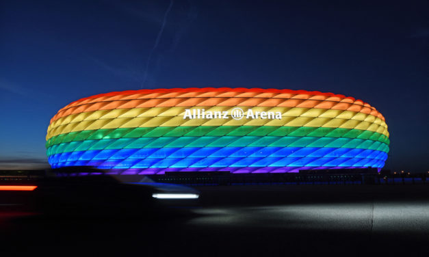 A bajor kormányfő is támogatja a német-magyarra a szivárványszínű stadiont