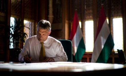 Orbán: Az EU egyben tartásához a liberálisoknak tiszteletben kell tartaniuk a nem liberálisok jogait