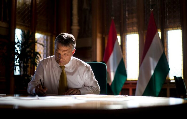 Orbán: Az EU egyben tartásához a liberálisoknak tiszteletben kell tartaniuk a nem liberálisok jogait