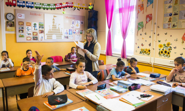 EU-s pénzen tanítják meg a romániai pedagógusokat, hogy miként oktassák a magyar gyermekeknek a románt