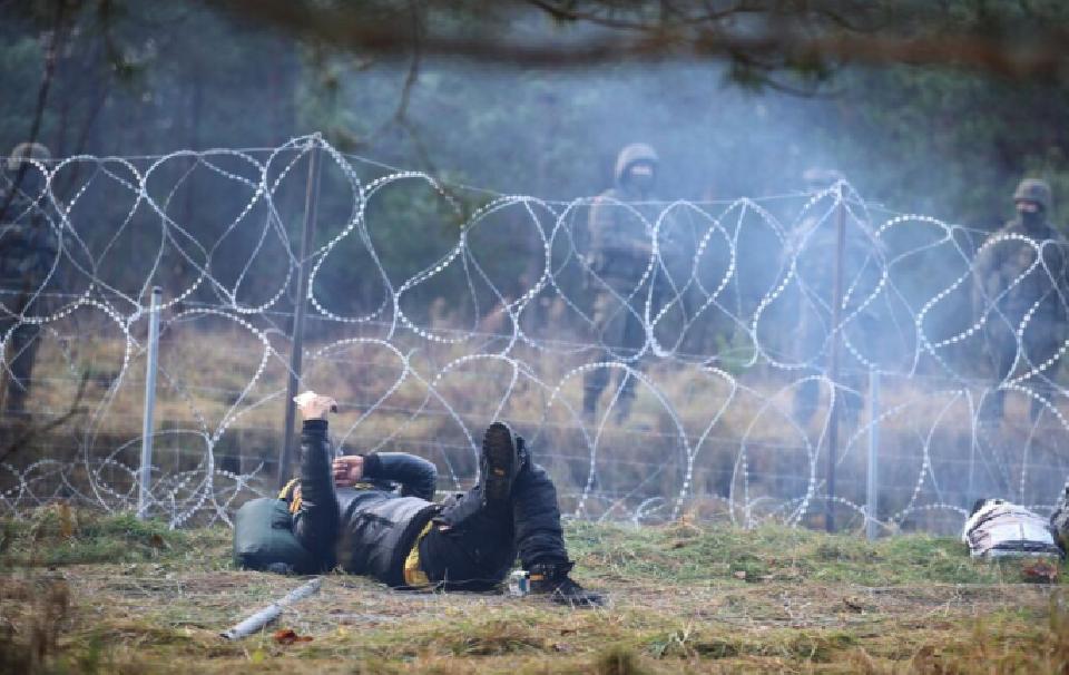 Áttörtek a migránsok a lengyel határon