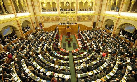 Az alaptörvény tízedik módosítását tárgyalja meg az Országgyűlés