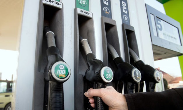 Benzinárstop marad, de a kormány kész az egyeztetésre