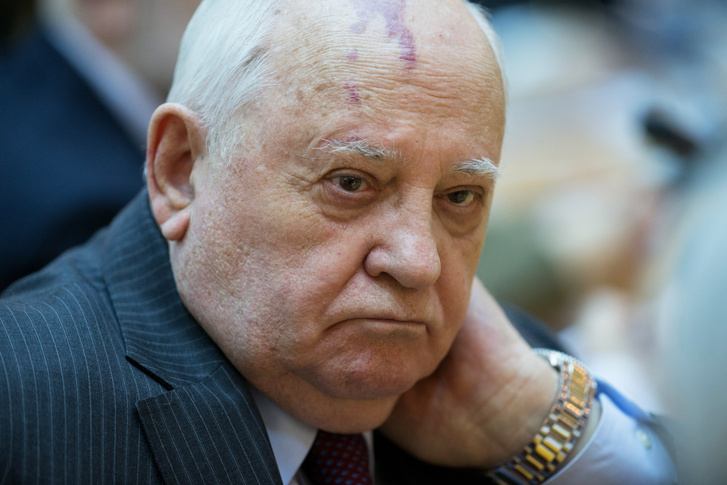 Háborús bűnök vádjával perelték be Gorbacsovot