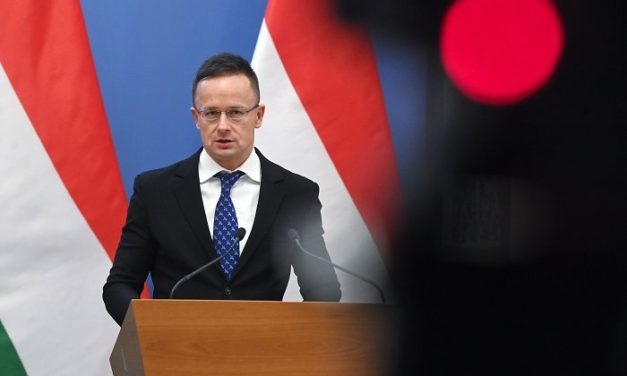 Szijjártó: Magyarország nem blokkolja az Oroszország elleni szankciókat