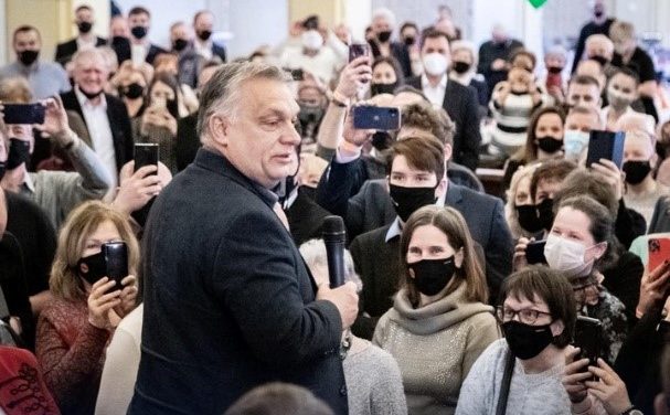 Orbán Viktor a kampánycsapattal találkozott
