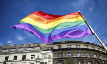 Szép új világ: LMBTQ poligámia Párizsban