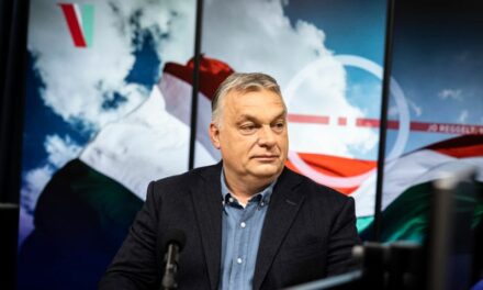 Orbán: A választás tétje a béke és a biztonság