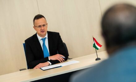 Szijjártó: Nem az ukrán elnökkel, hanem a magyar baloldallal van vitánk