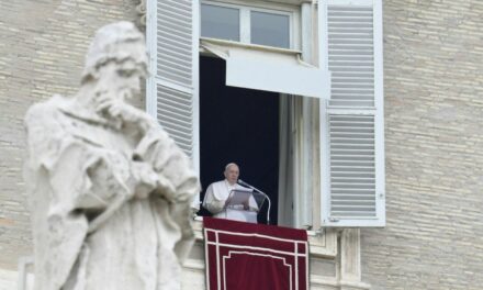 Civitavecchia börtönébe látogat Ferenc pápa, ahol tizenkettő rabnak mossa meg a lábát