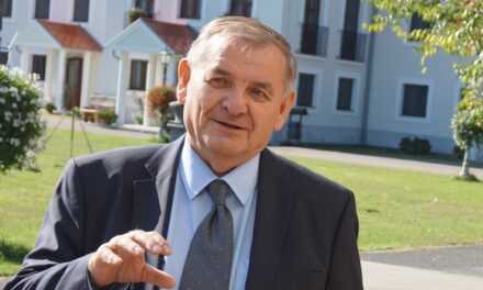 Lezsák Sándor lett ismét a Nemzeti Fórum elnöke