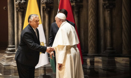 Orbán első útja a pápához vezet
