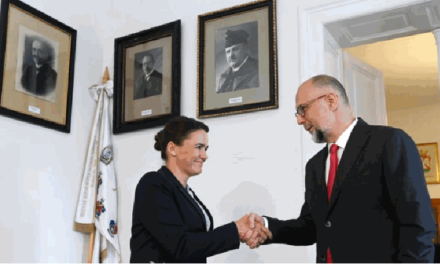 A magyarellenes hisztéria ellenére marad az RMDSZ kormánypozíciója