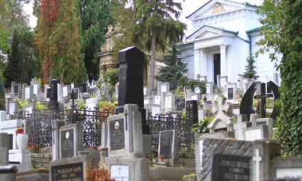 Kitüntették a Házsongárdi temető magyar sírjainak a megmentőjét