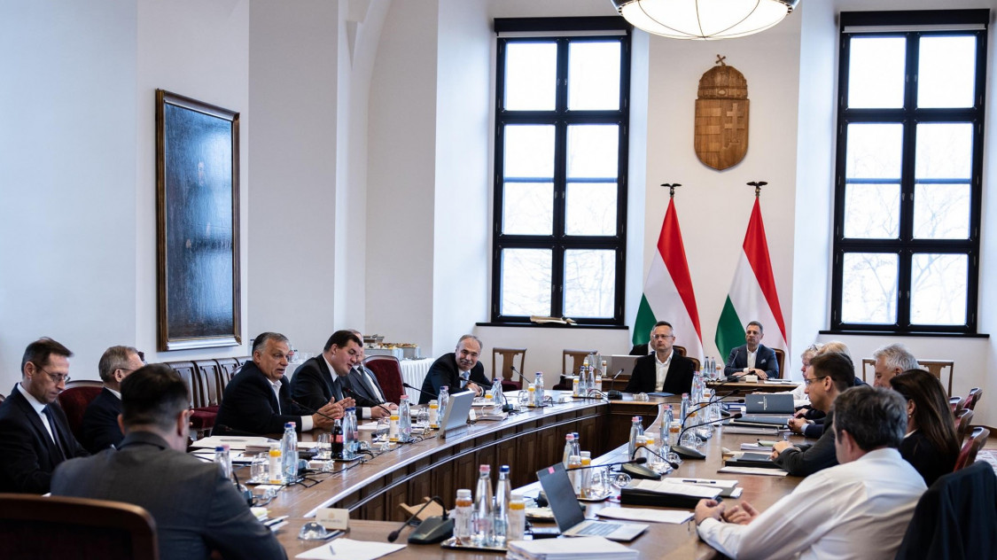 Orbán: marad az árstop