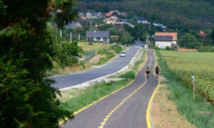 108 kilométert tekerhetünk végig – elkészült a Budapest-Balaton kerékpárút