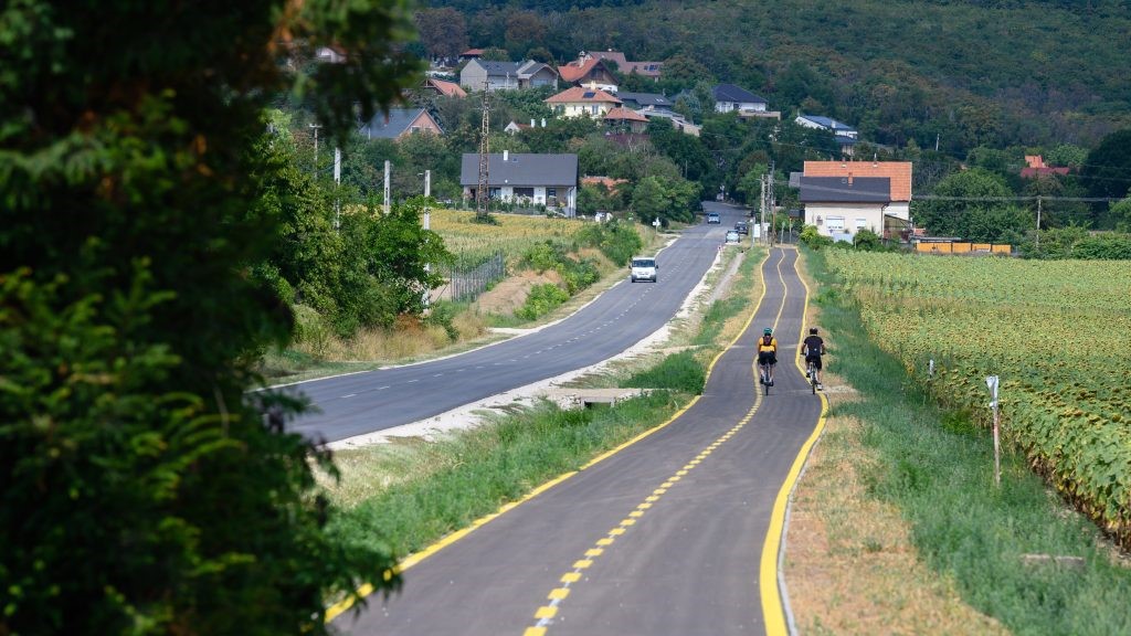 108 kilométert tekerhetünk végig – elkészült a Budapest-Balaton kerékpárút