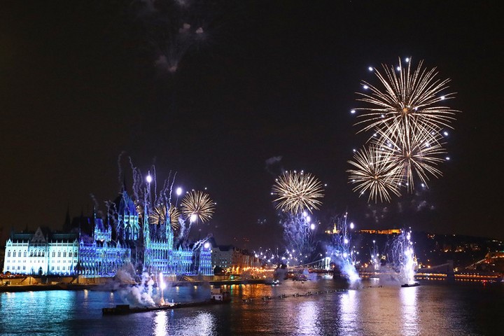 A tűzijáték meséje a magyar történelem nagy pillanatain repít át