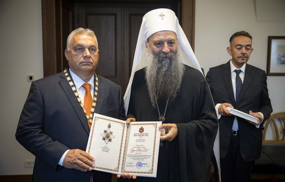 A szerb ortodox pátriárka kitüntette Orbán Viktort