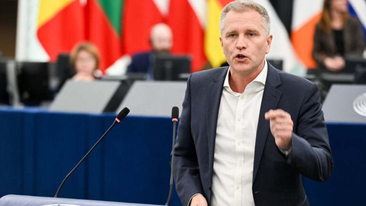 A német szélsőséges Európai MEP az immunitást megfosztotta az orosz megvesztegetés miatt