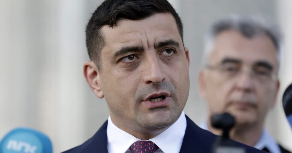 A román választási eredmények: Trump rajongó George Simion az első fordulót nyeri, a Nicușor Dan második lesz