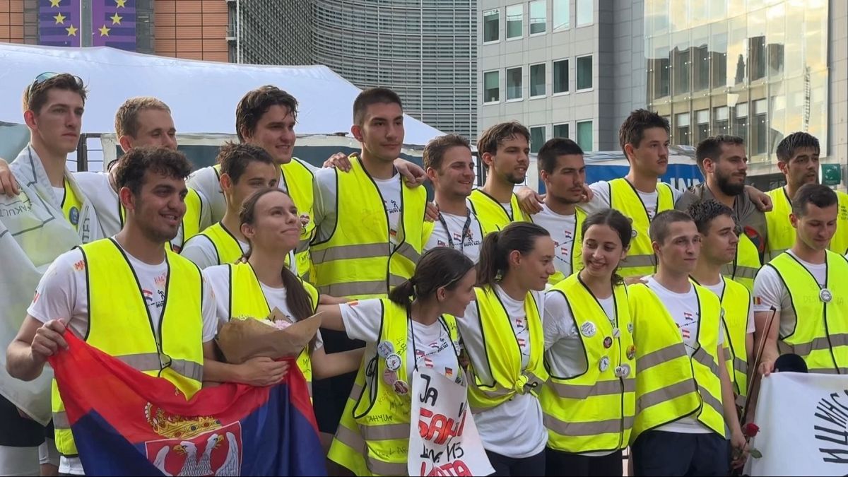 Az Ultramarathonban részt vevő szerb hallgatók Brüsszelbe érkeznek