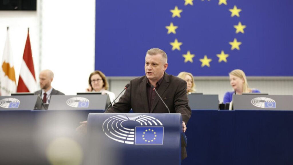 Lengyel szélsőjobboldali MEP-ek kényelmetlenek a szuverén nemzetek csoportjában
