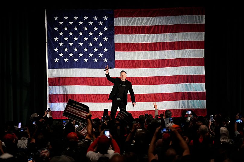 Fájl - Elon Musk egy kampány városháza részeként beszél, a republikánus elnökjelölt, Donald Trump volt elnök támogatására, Donald Trumpban, Pa., 2024. október 17., csütörtök. 