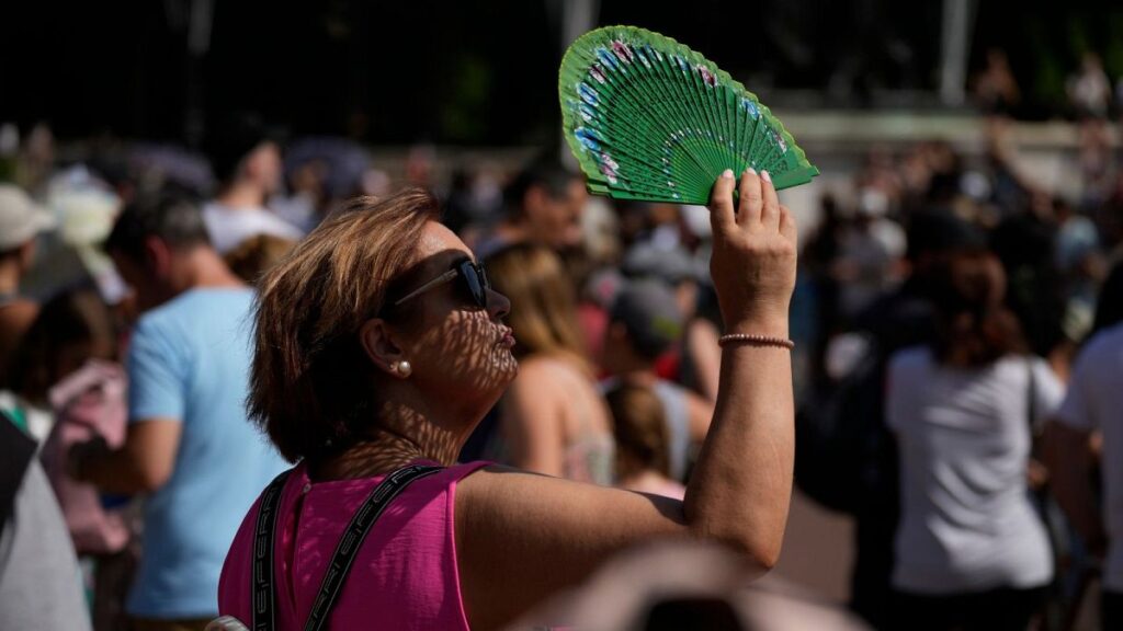 UK Heatwave: Az éghajlatváltozás 32c hőt hőt okozott Angliában 100 -szor valószínűbb, a tudósok szerint