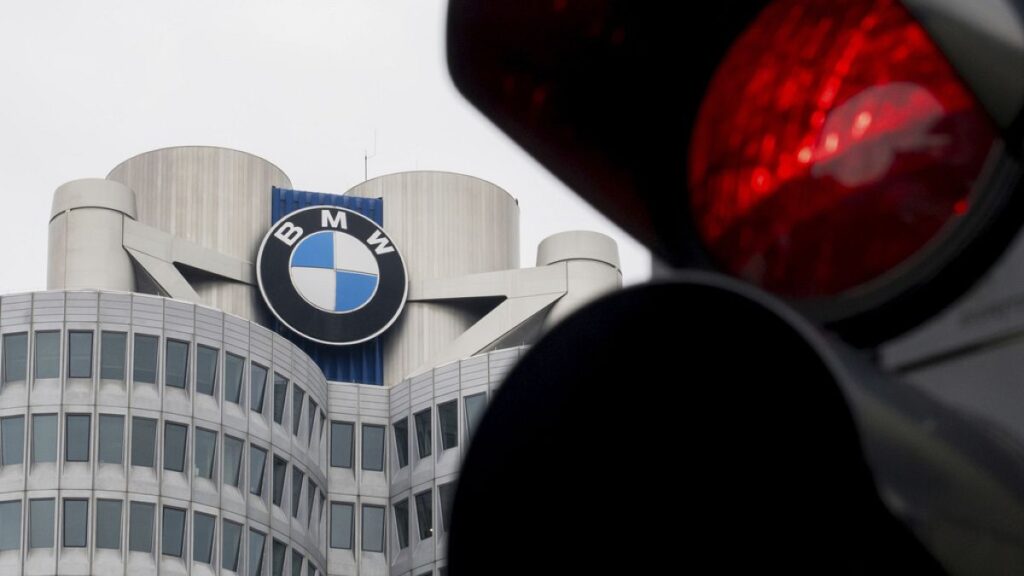 A BMW Group nyeresége csökken, de a kilátások a tarifák nyomása ellenére fennmaradtak
