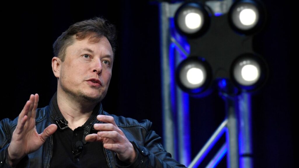 A SpaceX rakéta óriási tűzgolyóra robbant fel a tesztek során, de nem jelentett sérüléseket