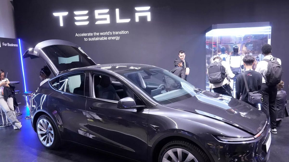 A franciaországi Tesla sofőrök beperelik Elon Musk EV készítőjét, hogy „szélsőjobboldali szimbólummá” váljanak