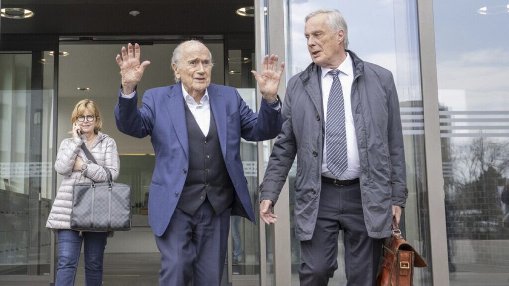 Blatter és Platini másodszor is megtisztították a FIFA korrupciós ügyben