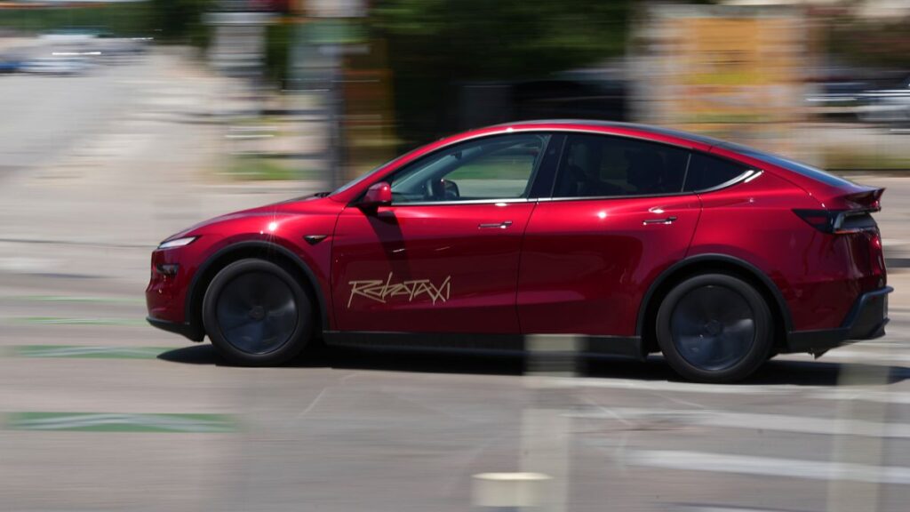 Elon Musk Tesla a Robotaxi szolgáltatást kezdi Texasban, de felzárkózhat -e az autonóm fülke versenyen?