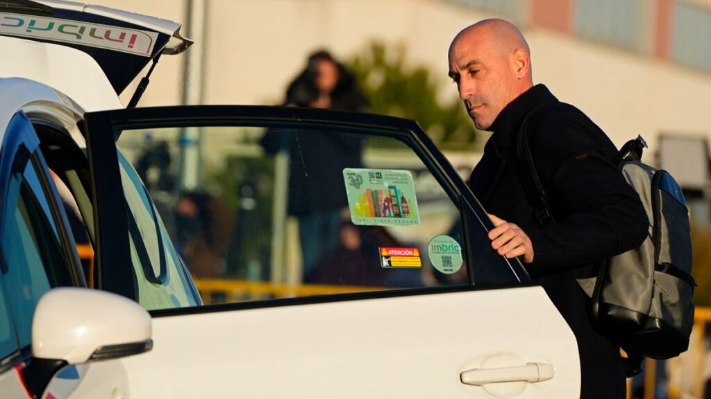 Luis Rubiales volt spanyol labdarúgó -főnöke bűnösnek találta a szexuális zaklatásban