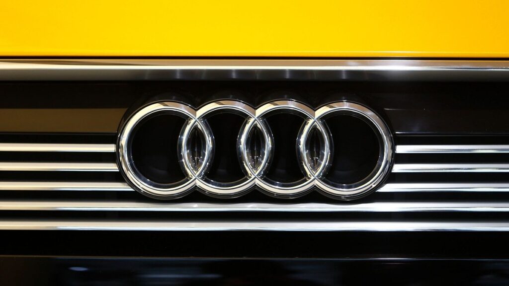 Az Audi rögzíti az erőteljes teljesítményt, amelyet az elektromos járművek értékesítése növel
