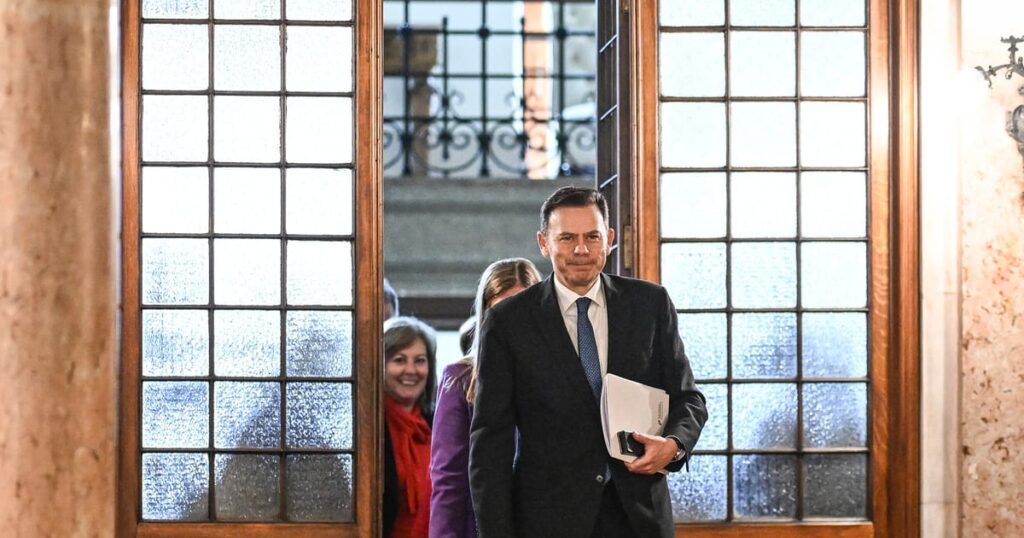 Portugália a SNAP választásokra, mivel a kormány elveszíti a bizalom szavazását