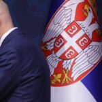 Szerbia kormánya lemond, amikor Vučić úszik a friss választásokról