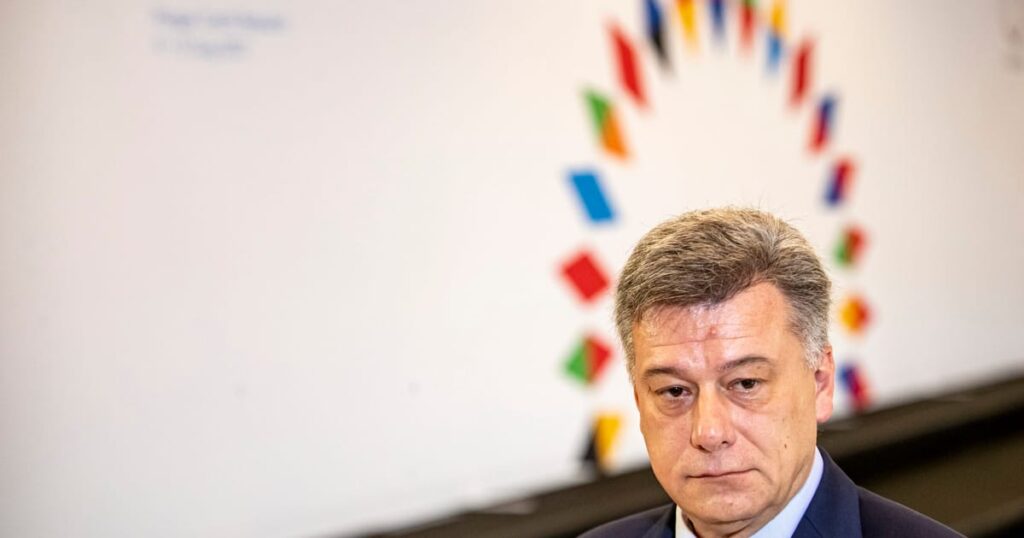 A cseh kormány túléli a bizalmatlan szavazatot a Bitcoin-botrány felett