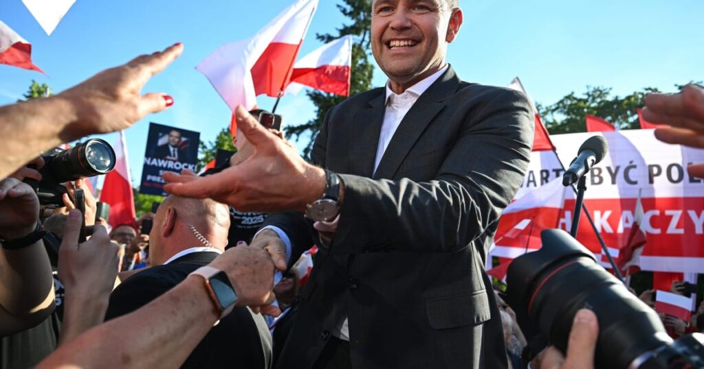 A jobboldali pirítós Nawrocki -t pirít, míg az európai vezetők óvatos gratulációkat kínálnak