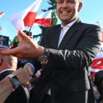 A jobboldali pirítós Nawrocki -t pirít, míg az európai vezetők óvatos gratulációkat kínálnak