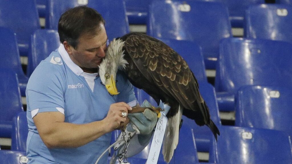 Lazio szélsőjobboldali Falconer tiltakozik az elbocsátás miatt a péniszimplantátum fényképeinek megosztása miatt