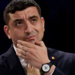 A román elnöki első helyezett Macronot „diktatórikus tendenciákkal” vádolja