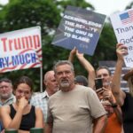 Több tucat fehér dél -afrikai ember adta menekült státuszt Trump új szabályának megfelelően