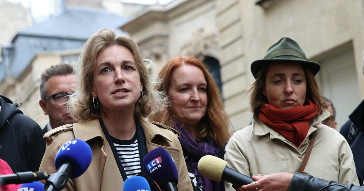 A francia szakszervezetek meleg sztrájk hívásokkal tartják a kormányt